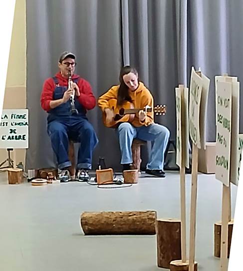 Une image contenant habits, personne, chaussures, int�rieur

Le contenu g�n�r� par l�IA peut �tre incorrect.