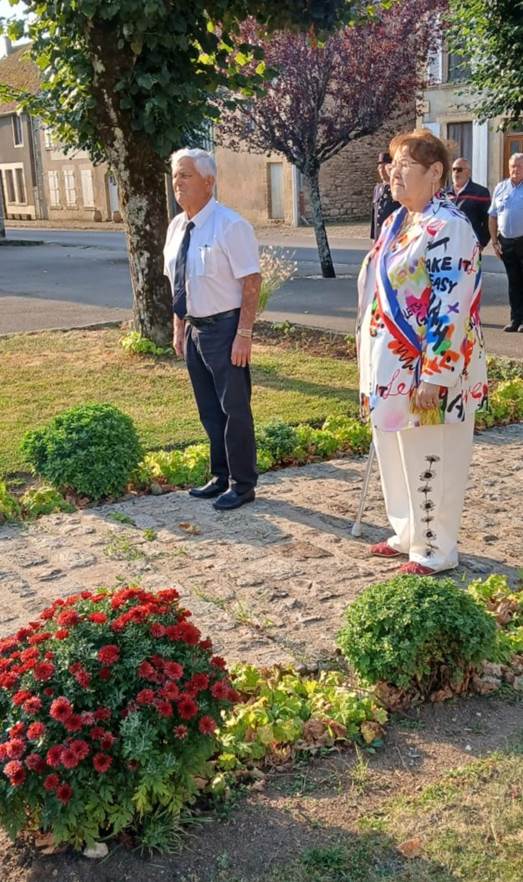 Une image contenant plein air, habits, personne, chaussures

Le contenu g�n�r� par l�IA peut �tre incorrect.