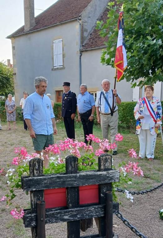 Une image contenant plein air, habits, fun�railles, personne

Le contenu g�n�r� par l�IA peut �tre incorrect.