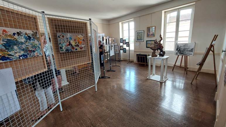 Une image contenant int�rieur, mur, pi�ce, Rev�tement de sol

Le contenu g�n�r� par l�IA peut �tre incorrect.