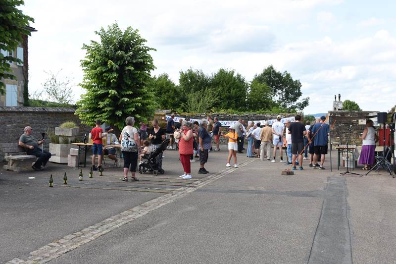 Une image contenant plein air, ciel, personnes, route

Le contenu g�n�r� par l�IA peut �tre incorrect.