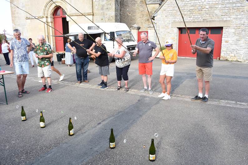 Une image contenant chaussures, plein air, personne, habits

Le contenu g�n�r� par l�IA peut �tre incorrect.