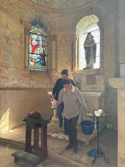 Une image contenant habits, personne, homme, chaussures

Le contenu g�n�r� par l�IA peut �tre incorrect.