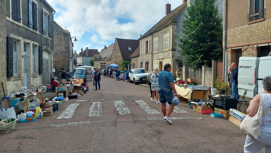 Une image contenant plein air, scne, ciel, voie

Description gnre automatiquement