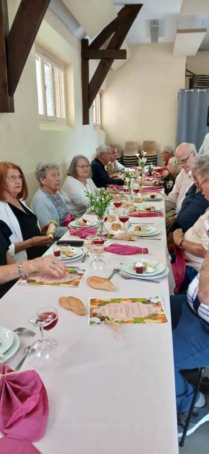 Une image contenant table, habits, personne, femme

Le contenu gnr par lIA peut tre incorrect.
