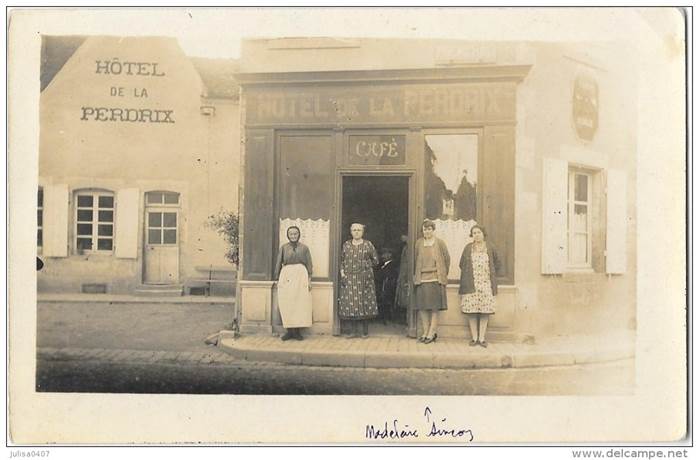 Une image contenant b�timent, texte, personne, plein air

Le contenu g�n�r� par l�IA peut �tre incorrect.